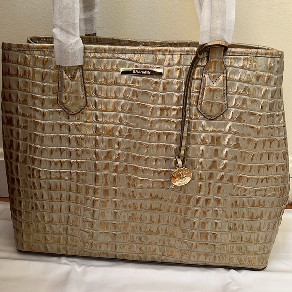 New! Brahmin medium julian la scala gold croc embossed bag. - Picture 2 of 10